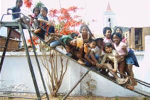 Niños malgaches jugando