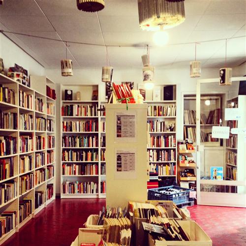 Voluntariado en librería solidaria aida books&more para fin de semana