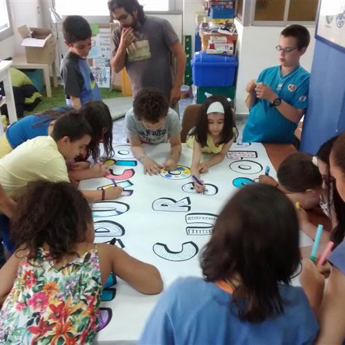 Voluntariado en escuela de paz: refuerzo educativo y educación en valores