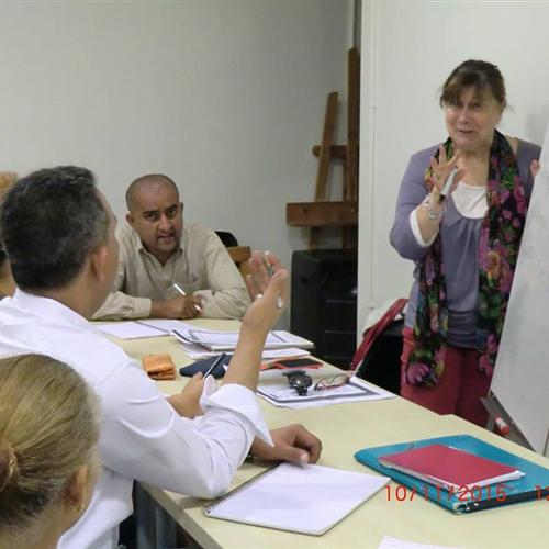 Voluntaris per a donar classes de català a persones d'origen estranger