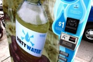 campaña DIRTY WATER Vending Machine / UNICEF