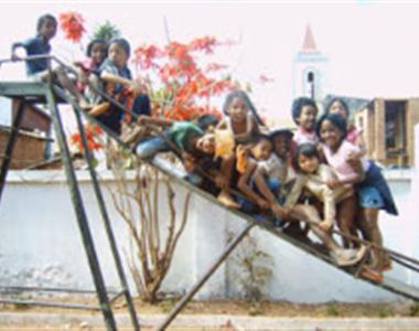 Niños malgaches jugando