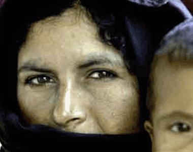 Mujer y niño / Imagen de www.acsur.org