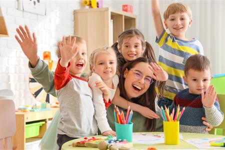 Voluntariado en educación infantil y apoyo educativo a bebés y niños pequeños