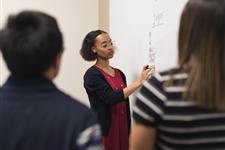 Clases de español en verano para personas migrantes (jóvenes y adultos)