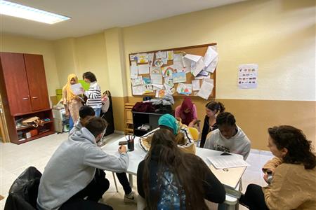 Proyecto educativo con adolescentes y menores no acompañados + apoyo escolar 