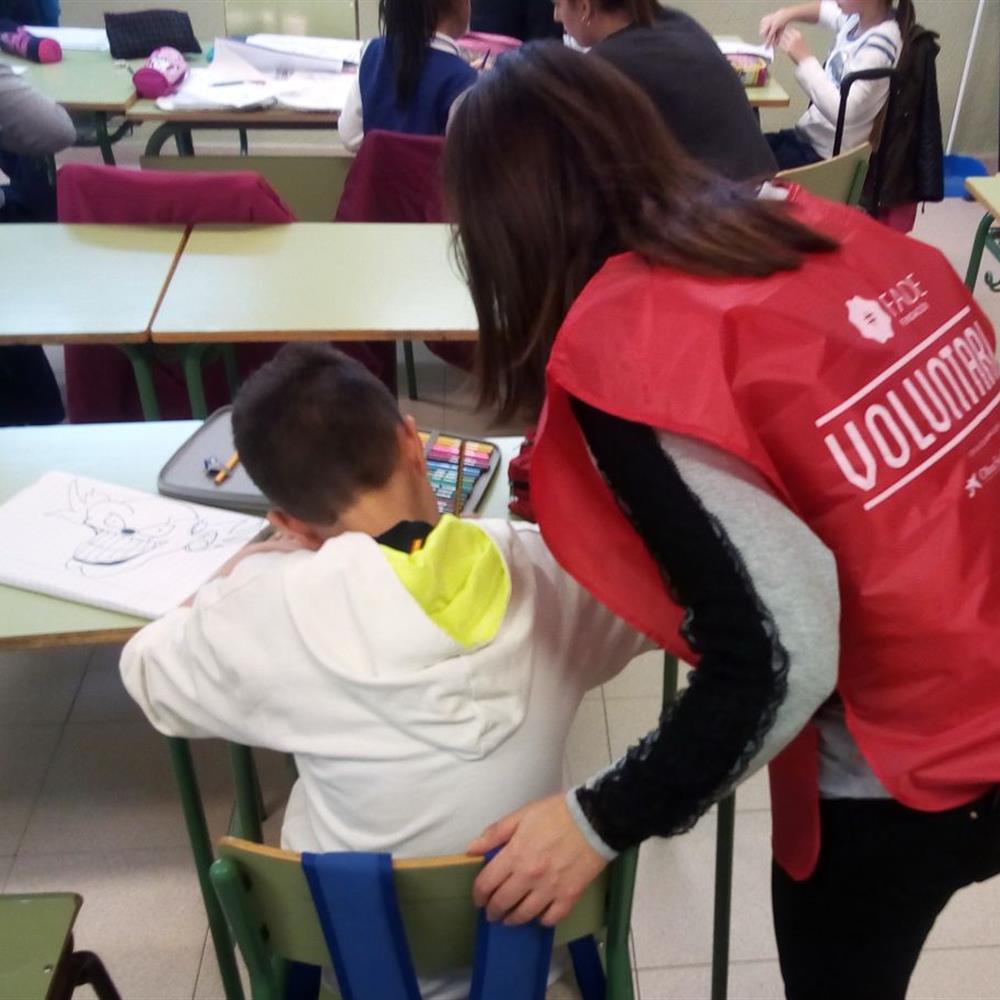 Voluntariado socioeducativo: refuerzo escolar a alumnos/as de primaria en el colegio diocesano