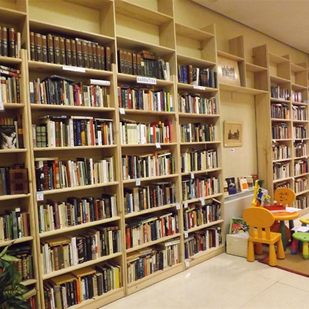 Creación de bibliotecas en el sur/librería solidaria