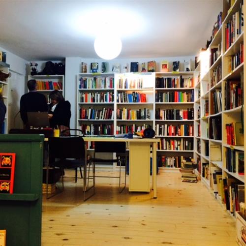 Voluntariado librería solidaria aida books&more santander