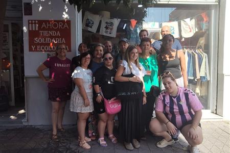 Ayudante tienda de ropa de segunda mano 