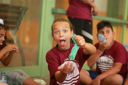 Voluntariat per fer réforç escolar i activitats lúdiques amb infants a santa coloma