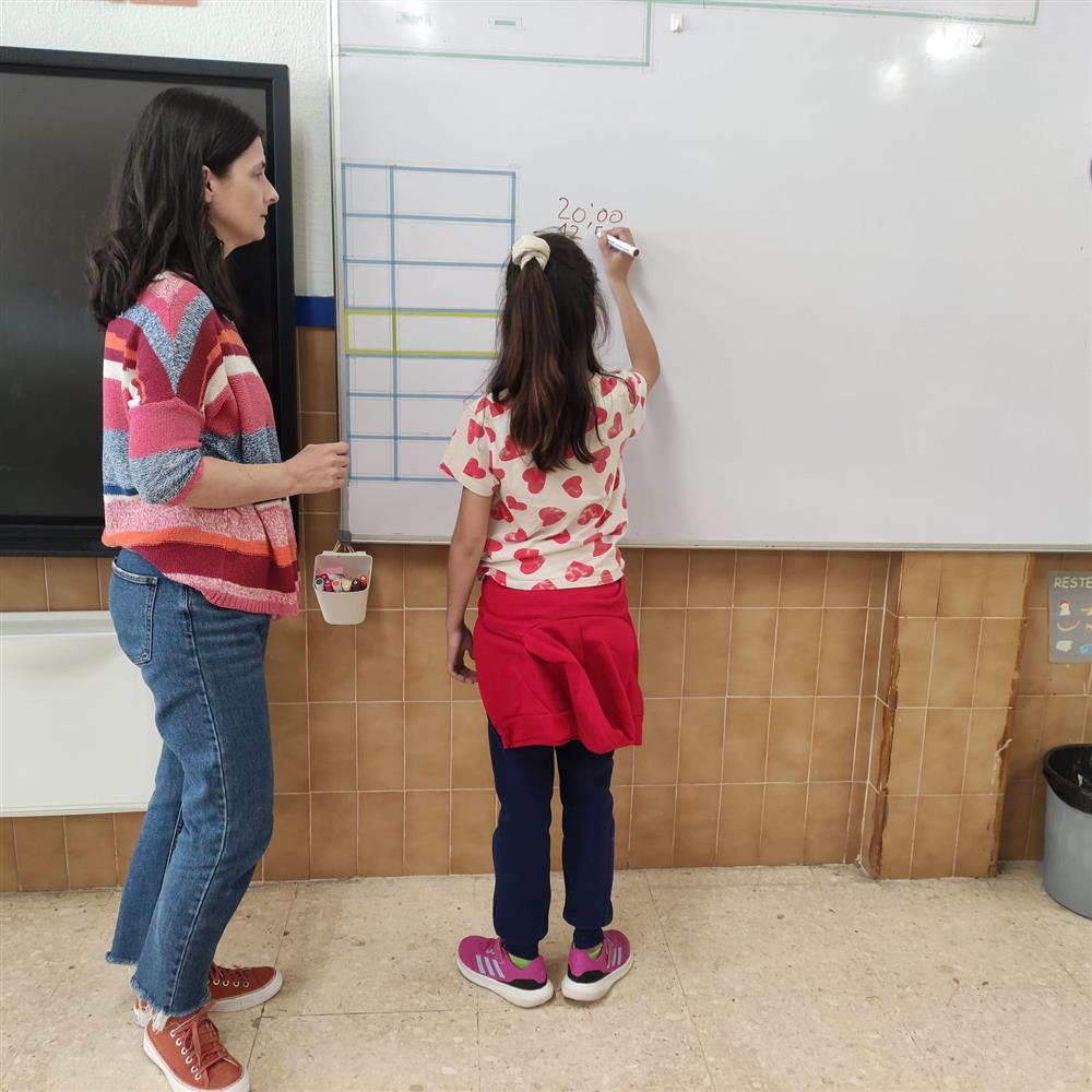 Voluntariado de apoyo escolar con menores en torrent