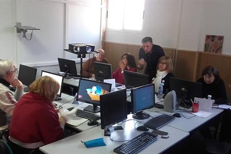 Clases de alfabetización digital (ofimática básica)