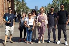 Classes de català bàsic a persones migrades