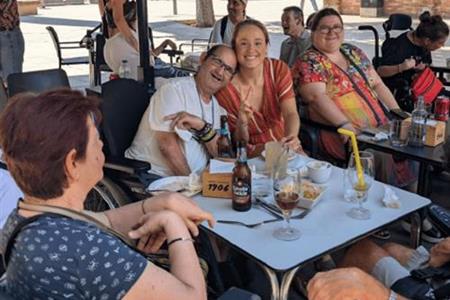 Acompañamiento de personas con parálisis cerebral en actividades de verano