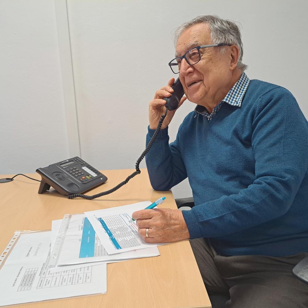 Voluntariat de seguiment telefònic a persones grans