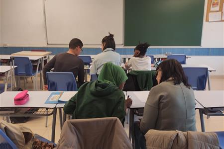 Voluntaria/o con conocimientos de física, química y matemáticas nivel 2º bachillerato apoyo escolar