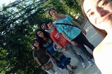 Forma parte de un grupo de amigos/as junto a personas con discapacidad intelectual