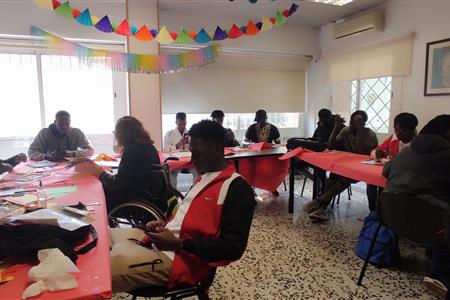 Voluntariat: suport educatiu (matemàtiques, llengües, coneixement de l'entorn) per a joves migrants 