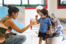 Voluntàries per activitats amb famílias a la mina