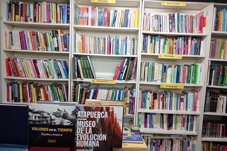 Voluntariado en nuestra librería de la calle molinell 14 los domingos por la mañana 