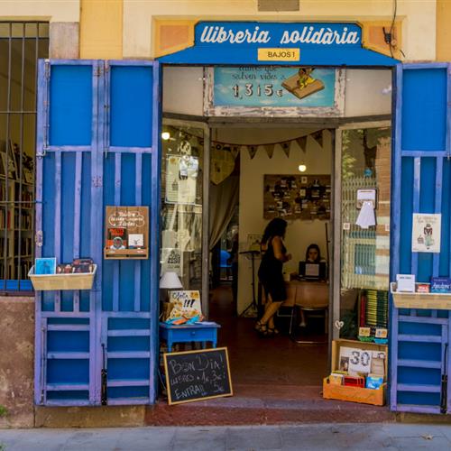 Voluntariado recepción y organización librería solidaria aida books&more barcelona