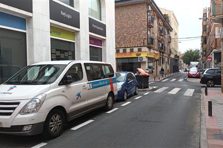 Persona voluntaria para recogida donación de alimentos