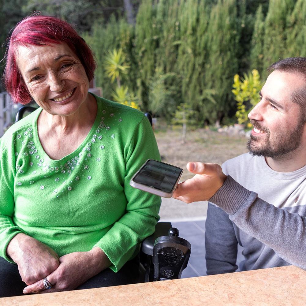 Trenca la solitud no desitjada de les persones de la llar de terrades