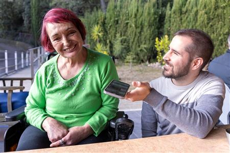 Trenca la solitud no desitjada de les persones de la llar de terrades