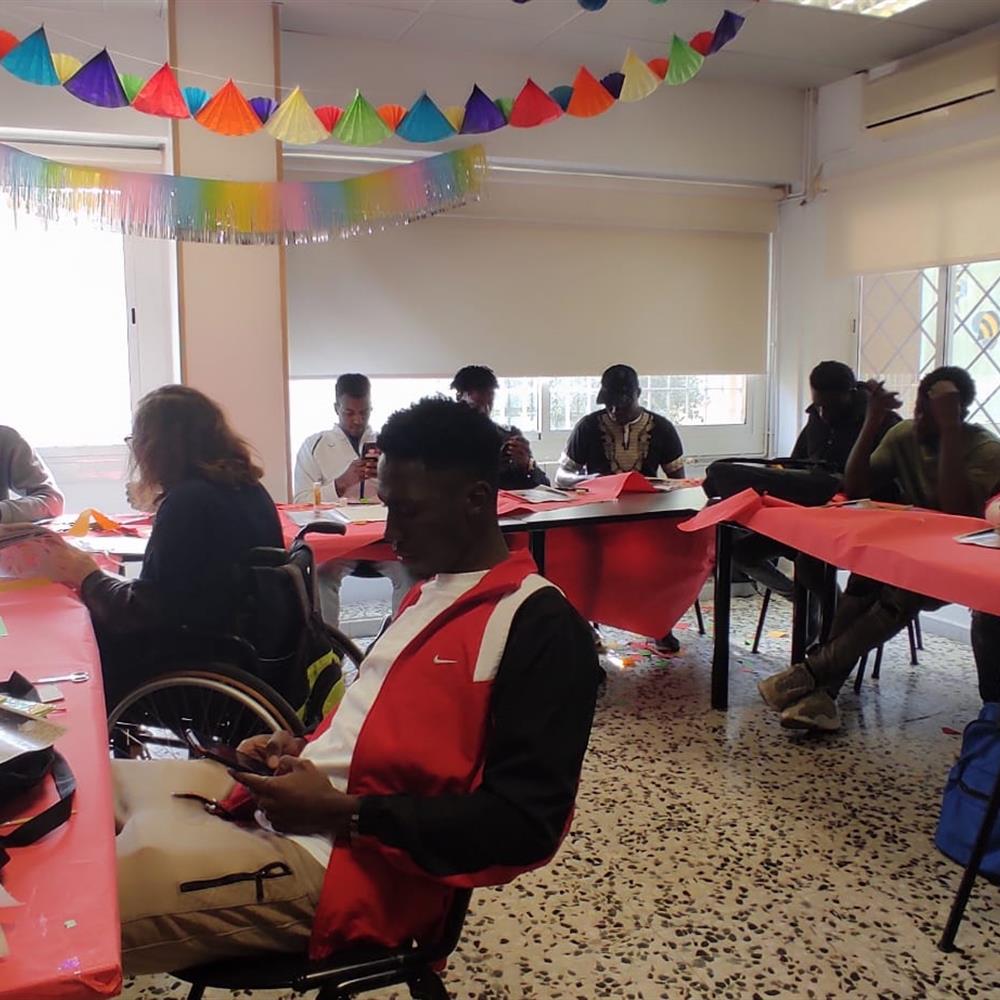 Voluntariat: suport educatiu (matemàtiques, llengües, coneixement de l'entorn) per a joves migrants 