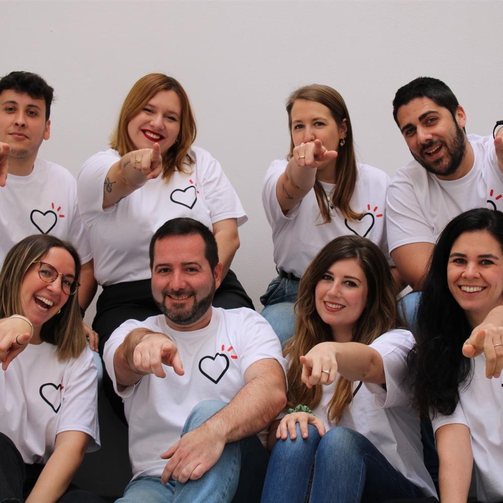Sé la chispa del cambio: voluntariado tecnológico presencial y online con fundación cibervoluntarios