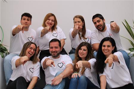 Sé la chispa del cambio: voluntariado tecnológico presencial y online con fundación cibervoluntarios