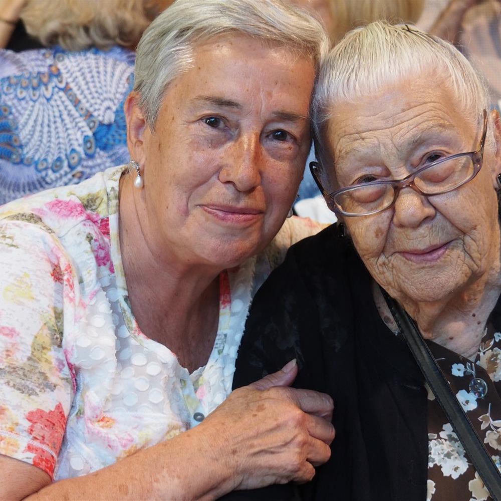 ¡Comienza ahora! vive grandes historias con persones mayores necesitados/as