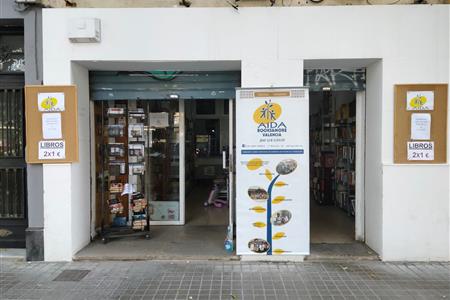 Voluntariado en el almacén de aida books valencia en la calle molinell, 16 