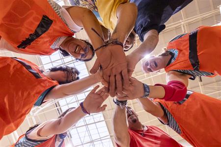 Voluntariado con  personas con discapacidad intelectual en grupo de multideporte en bilbao