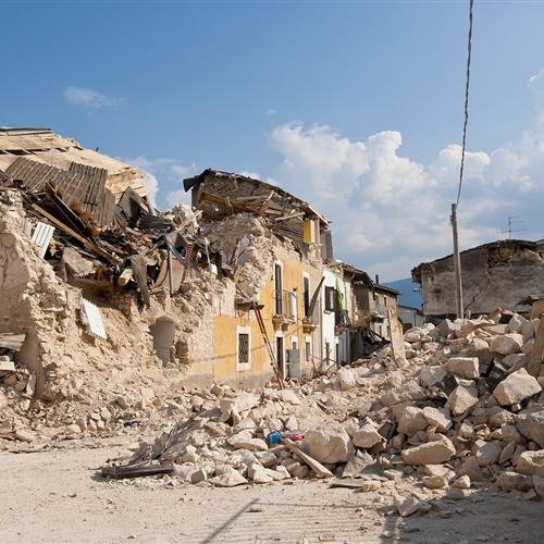 Reconstrucción de aldea local tras el terremoto de 2015. Nepal