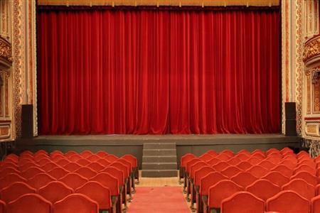 Compañia de teatro mil historias.  queremos crear teatro con jovenes y adultos multicultural.