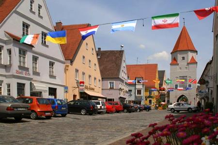 English or german language skills (german language skills are welcome but not a requirement)