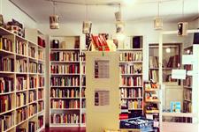 Voluntariado en librería solidaria aida books&more zaragoza