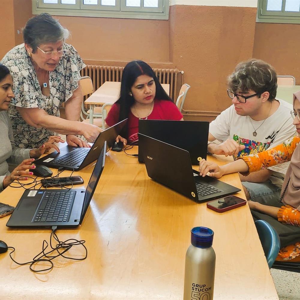 Formadors/es en tecnologia i eines digitals