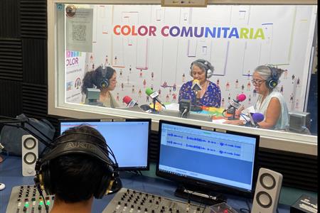 Mesa de mezclas para programa de radio y video