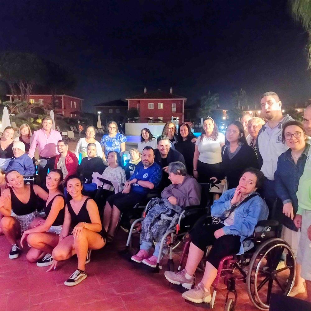 Actividades semanales socioculturales y de ocio para personas con discapacidad física.