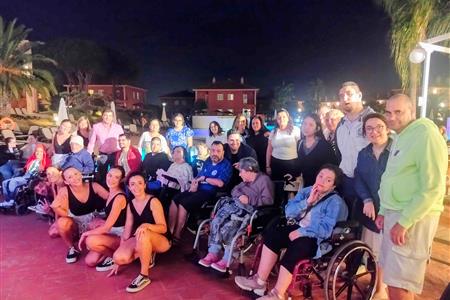 Actividades semanales socioculturales y de ocio para personas con discapacidad física.