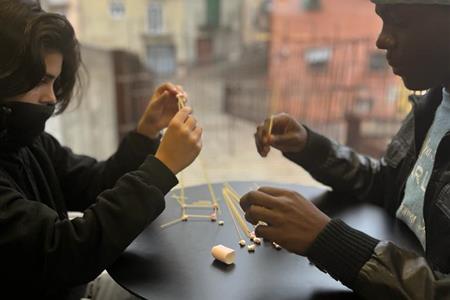 Vols ser mentora o mentor d'una persona jove?