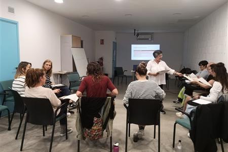 Voluntariat de suport en formació (idiomes i competències bàsiques)