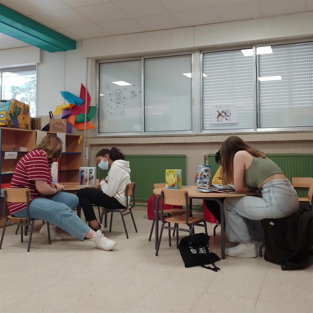 Fundación meniños busca personas voluntarias en lugo para acompañar a leer a niños/as.