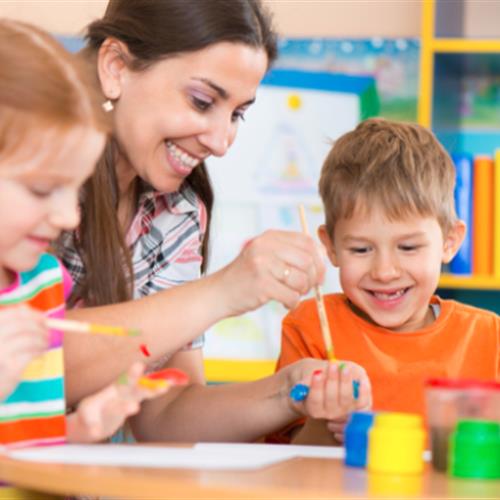 Colabora en un espacio infantil internacional multilingüe y montessori