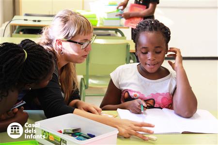 Voluntaris/es per reforç escolar activitats lúdiques amb infants a salt (girona)