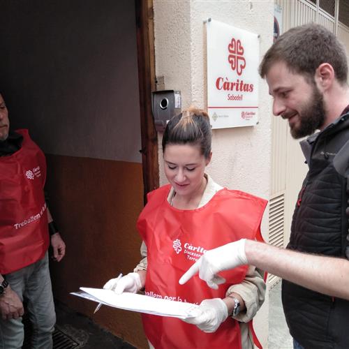 Voluntaris per atendre el servei de dutxes i esmorzar de les persones sense llar de sabadell