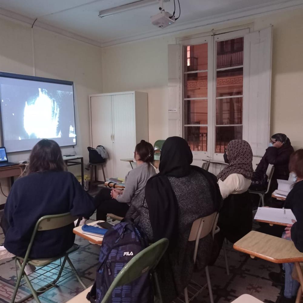 Apoderament comunitari i personal per a dones migrades